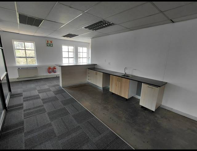 137M² OFFICE TO LET IN FOURWAYS